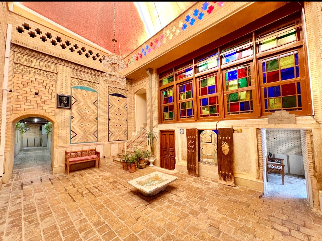 اتاق پنج دری عمارت مادام موسیو
